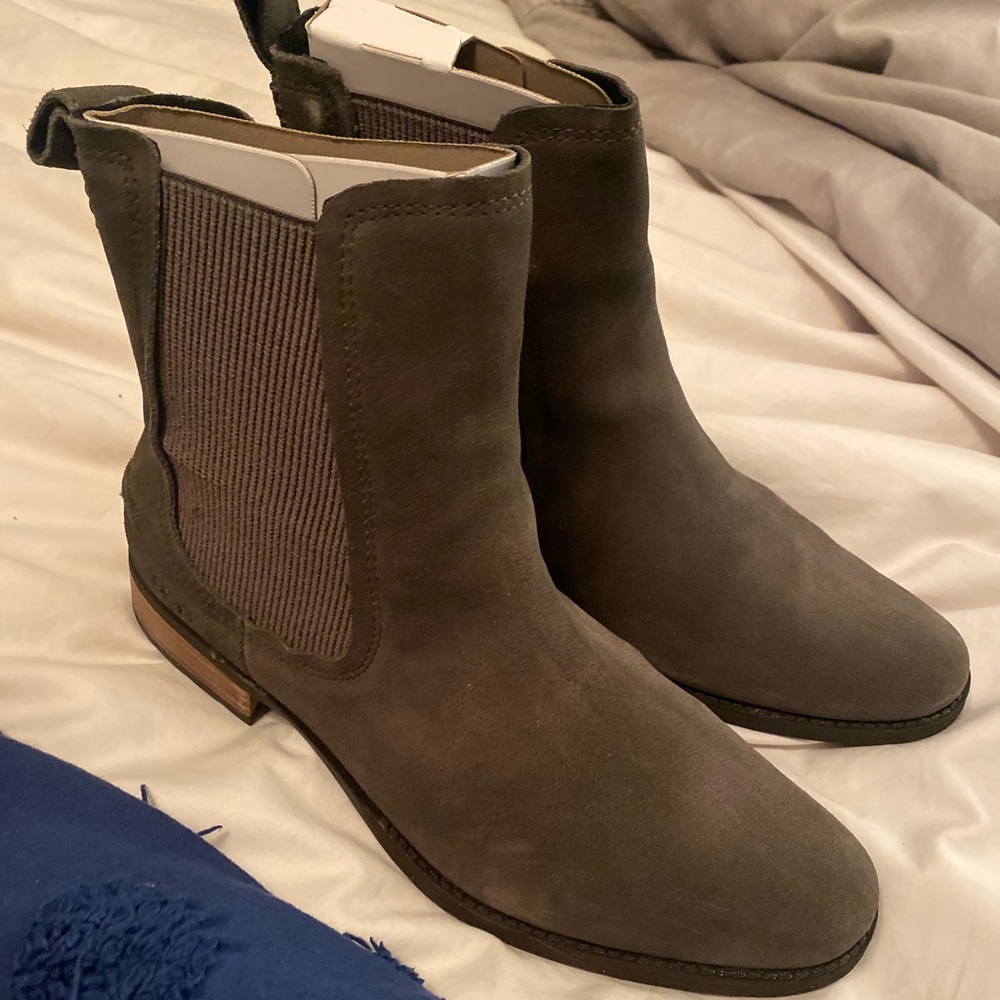 Woman’s UGG waterproof boots size 9.